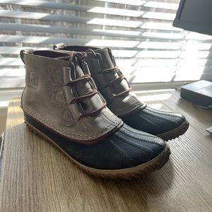 Sorel out n about weather rain boots worn once.